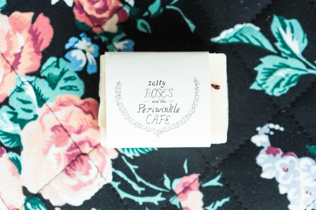 ホテルSalty Rose'S And The Periwinkle Cafe インゴニッシュ エクステリア 写真